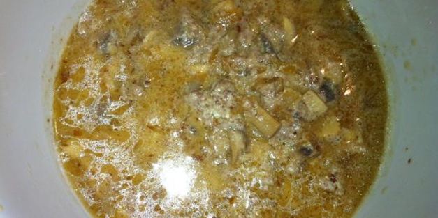 говядина под сливочно-грибным соусом