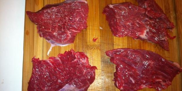 говядина под сливочно-грибным соусом