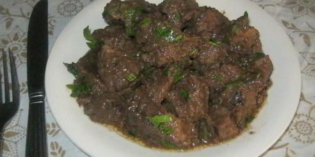 говядина под винным соусом