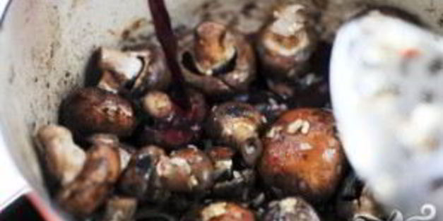 говядина тушеная с грибами