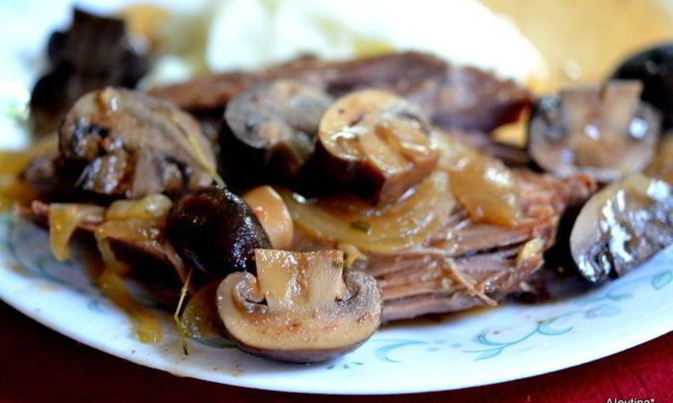 Рецепт говядина, тушенная с грибами и бренди-соусом