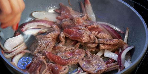 говядина в соево-баклажановом соусе с картофелем