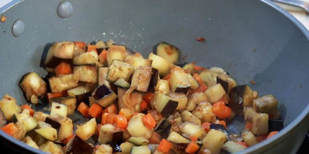 говядина в соево-баклажановом соусе с картофелем