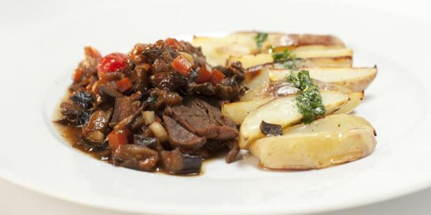 говядина в соево-баклажановом соусе с картофелем