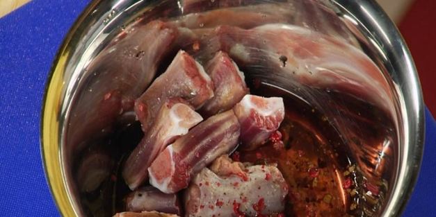 говяжьи хвосты, тушенные в розовом вине