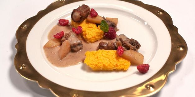 говяжьи хвосты, тушенные в розовом вине