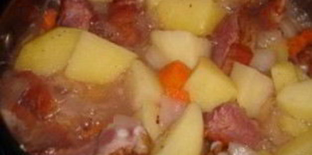 говяжьи ребрышки, тушеные с картошкой