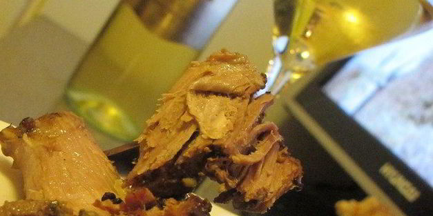 индейка с розовым перцем, мятой и соевым соусом