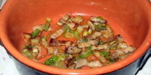 кролик под пивом в горшочке