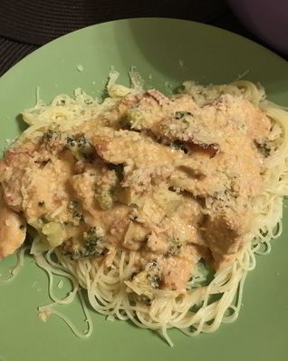 Куриная грудка с томатами в сливках