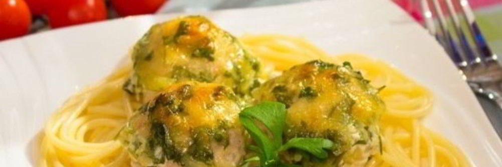 Куриные биточки в сливочном соусе