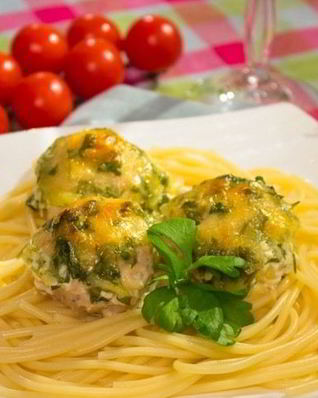 Куриные биточки в сливочном соусе