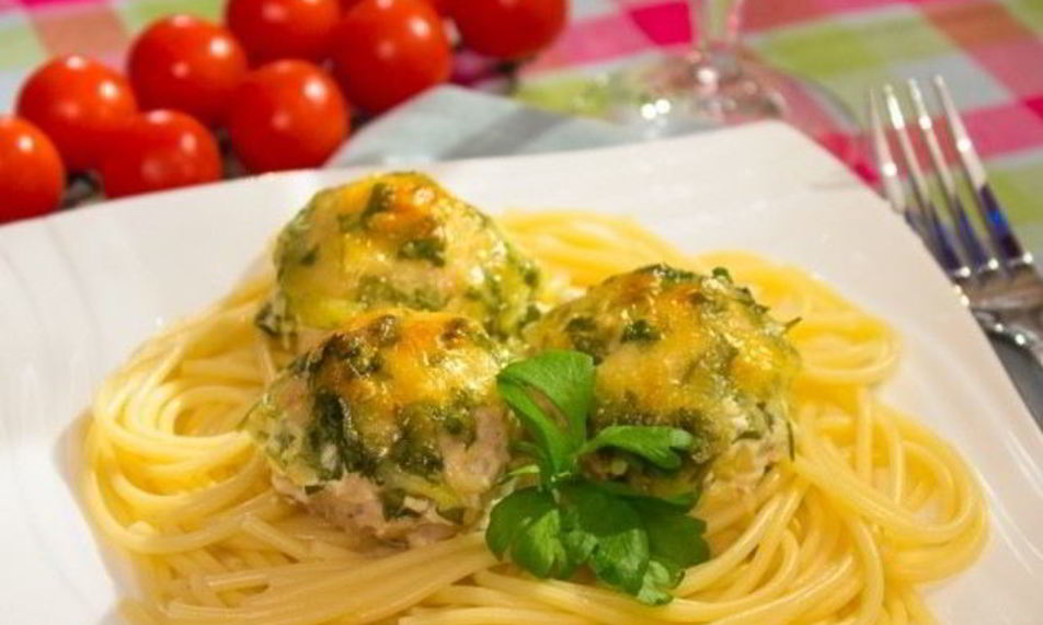 Рецепт куриные биточки в сливочном соусе