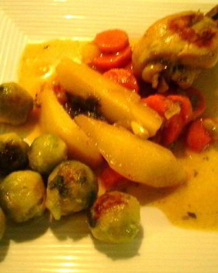 Куриные голени с овощами и брюссельской капустой