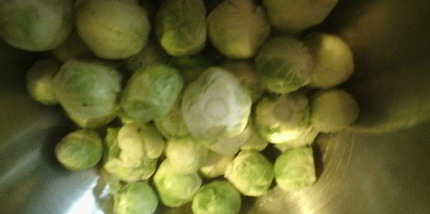 куриные голени с овощами и брюссельской капустой