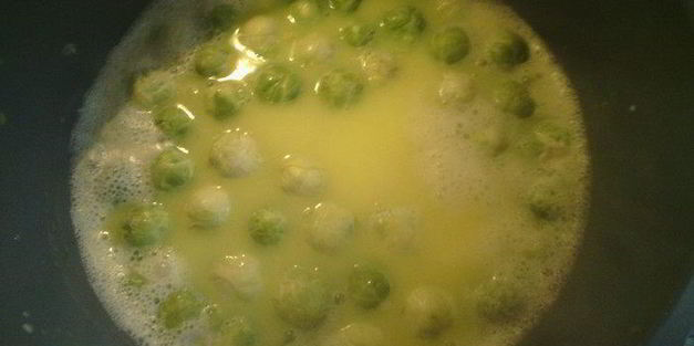 куриные голени с овощами и брюссельской капустой