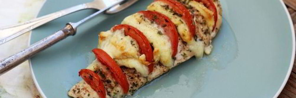 Куриные грудки с сыром и помидорами