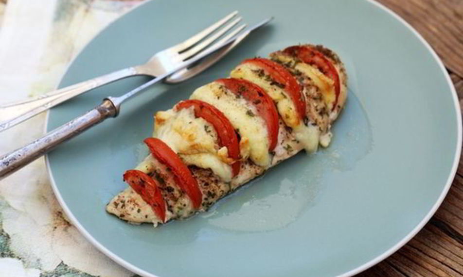 Рецепт куриные грудки с сыром и помидорами
