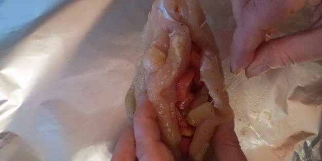 куриные кармашки с начинкой из ананасов и сладкого перца