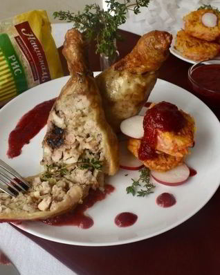 Куриные ножки, фаршированные рисом и черносливом