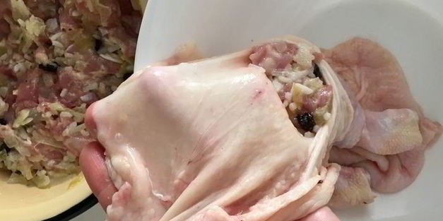 куриные ножки, фаршированные рисом и черносливом