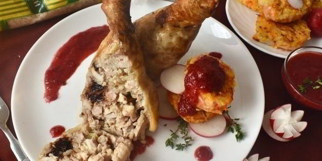 куриные ножки, фаршированные рисом и черносливом