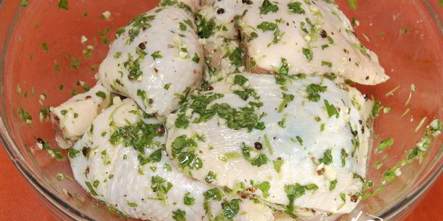куриные окорочка в маринаде из кинзы