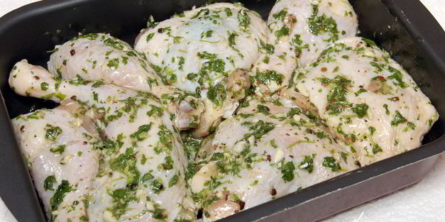 куриные окорочка в маринаде из кинзы