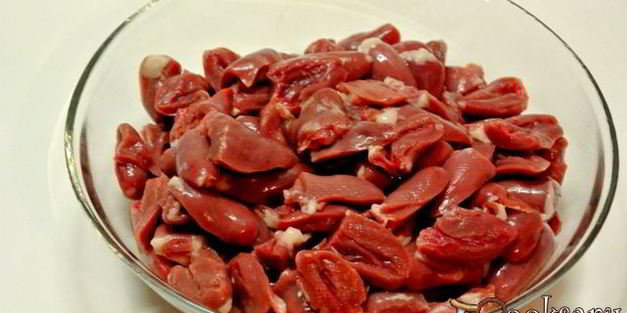 куриные сердечки с овощами в сметане