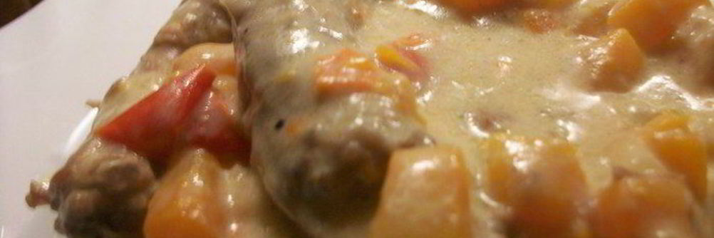 Куриные шейки с овощами в сметанном соусе