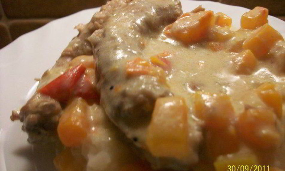 Рецепт куриные шейки с овощами в сметанном соусе