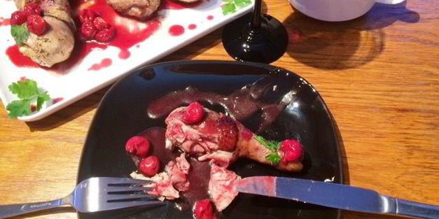 курица под вишневым соусом pollo alle ciliegie