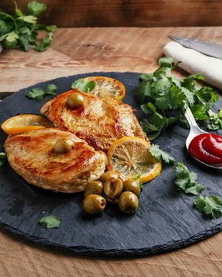 Курица с лимоном и оливками
