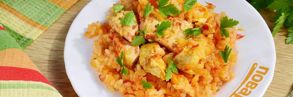 Курица с овощами и кашей