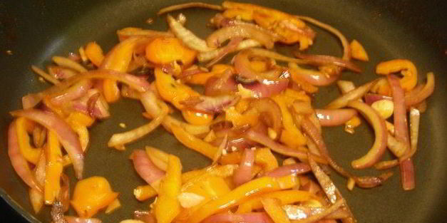 курица с рисом и овощами по-испански