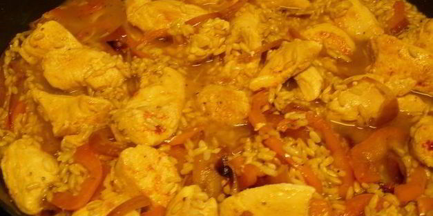 курица с рисом и овощами по-испански