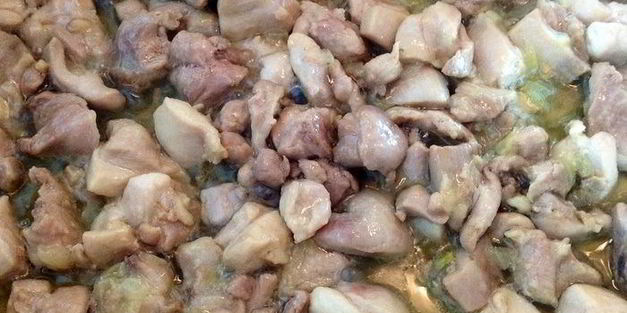 курица с зеленым горошком и овощами