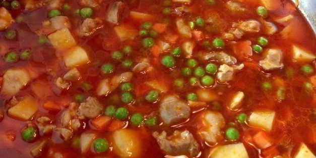 курица с зеленым горошком и овощами