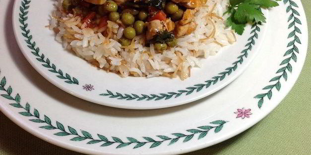 курица с зеленым горошком и овощами