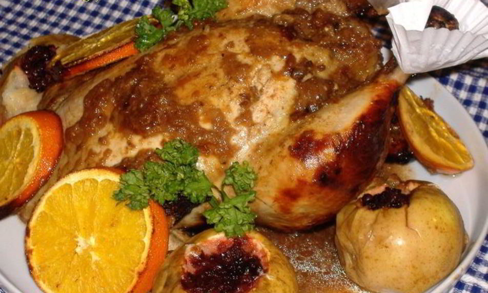 Рецепт курица в горчично-медовой глазури, с яблоками и апельсинами