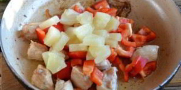 курица в кисло-сладком соусе с ананасами