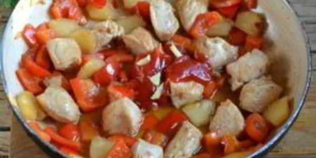 курица в кисло-сладком соусе с ананасами