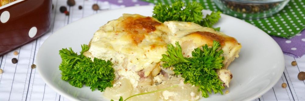 Курица в сметане с чесноком в духовке