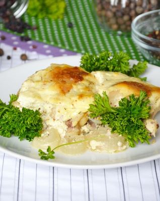 Курица в сметане с чесноком в духовке