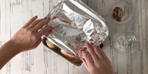 курица в сметане с чесноком в духовке