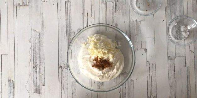 курица в сметане с чесноком в духовке