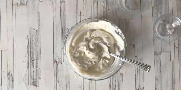 курица в сметане с чесноком в духовке