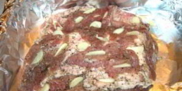 молодая свинина, запеченная в фольге