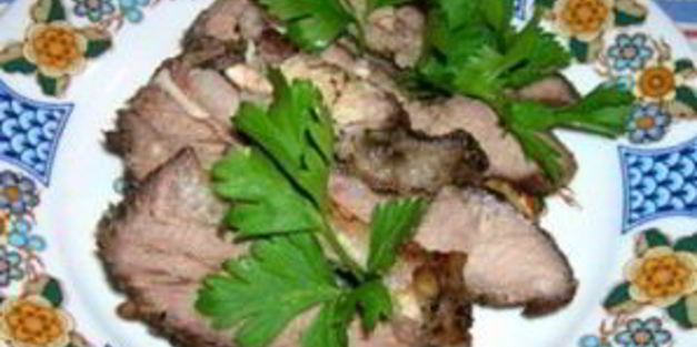 молодая свинина, запеченная в фольге