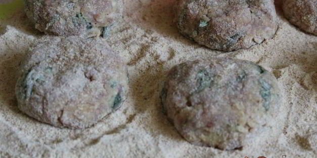 мясные биточки с картофелем и черемшой